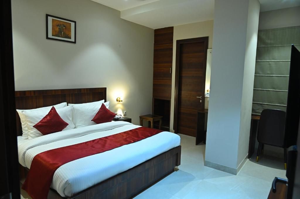 Hotel Lamp Inn Panchkula Deluxe Room