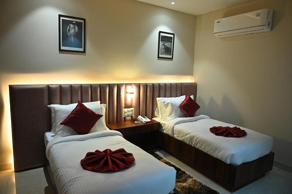 Hotel Lamp Inn Panchkula Deluxe Room 2