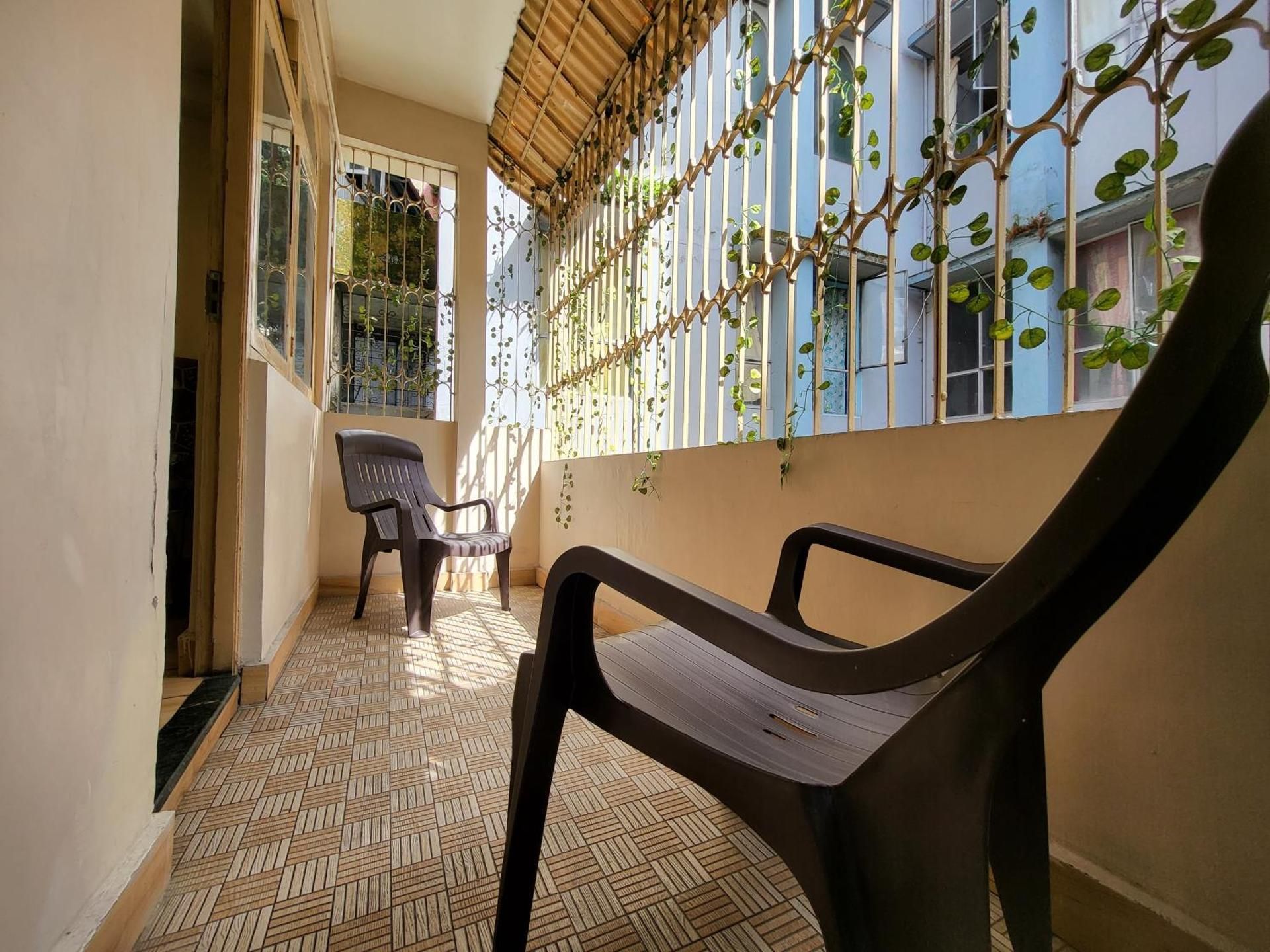 The Revett Queen Standard Room 2