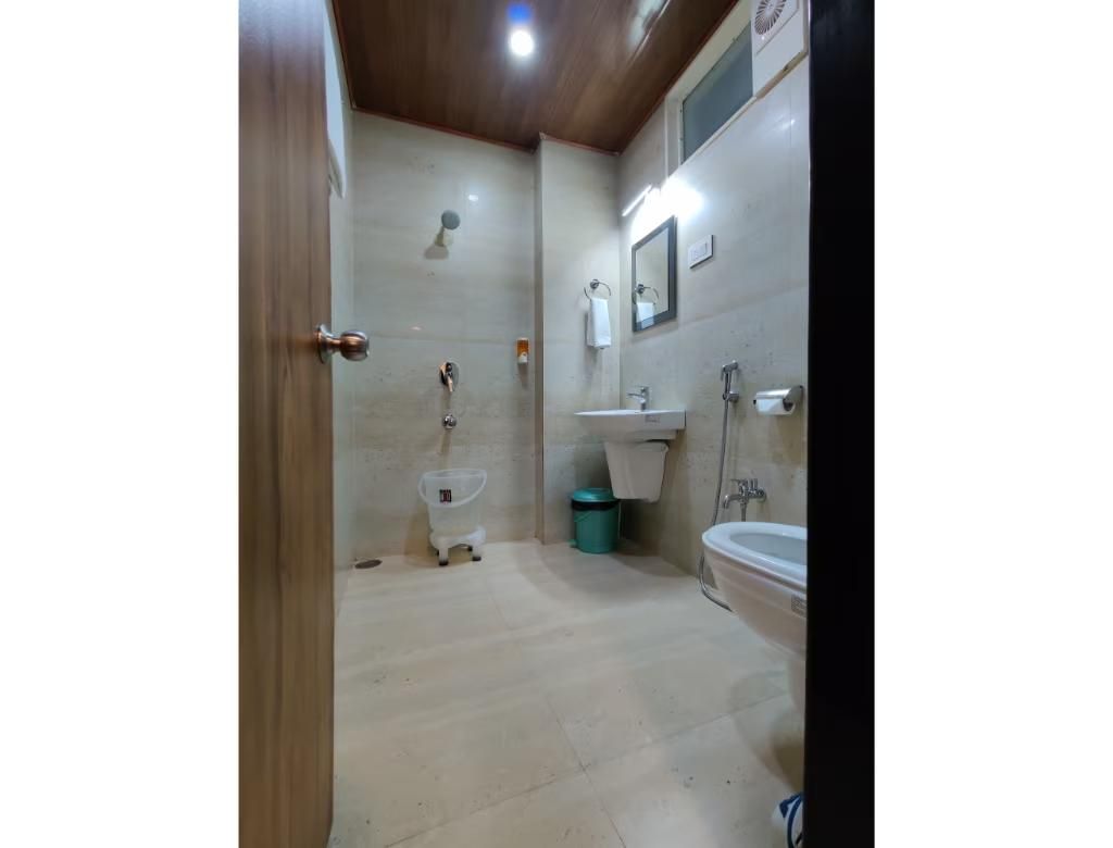 The Revett Queen Standard Room 3