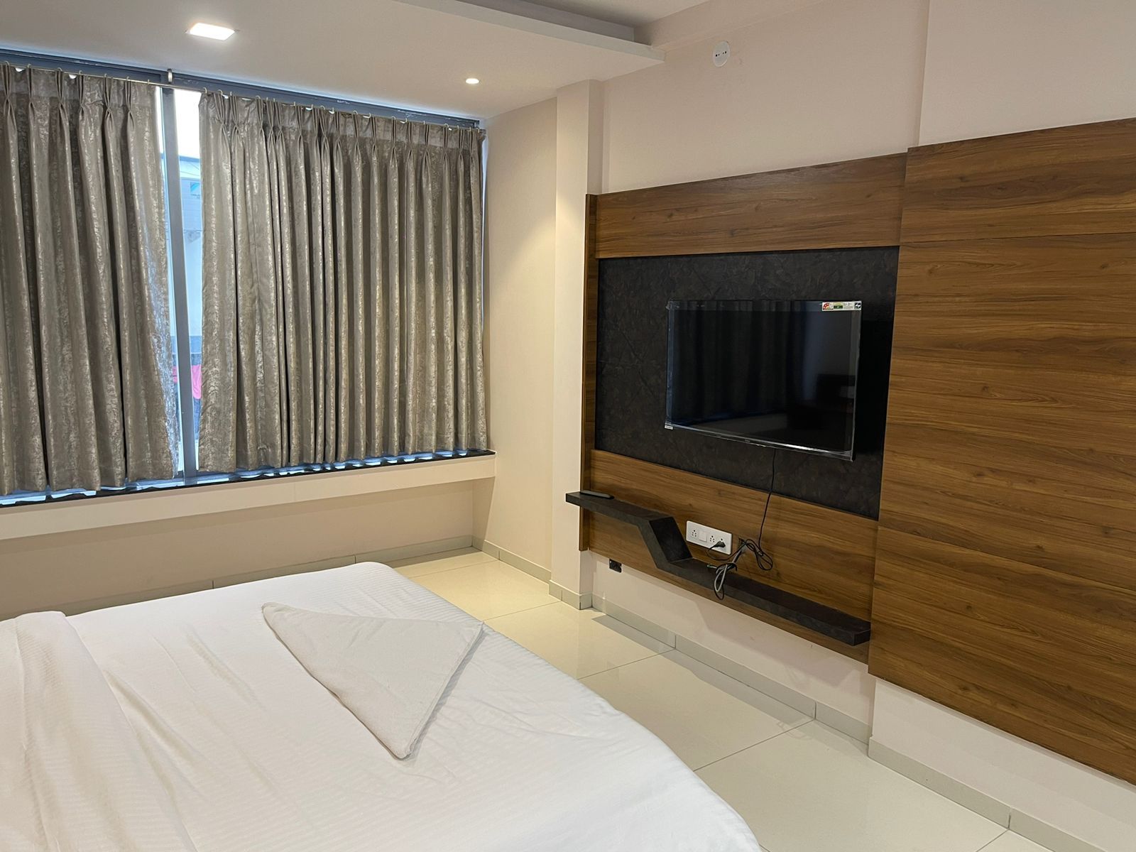 Hotel Chiranjeevi Deluxe Room Non Ac 6