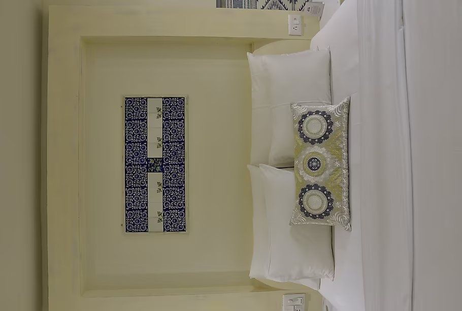 Jaipur Bungalow Blue Pottery 1 2