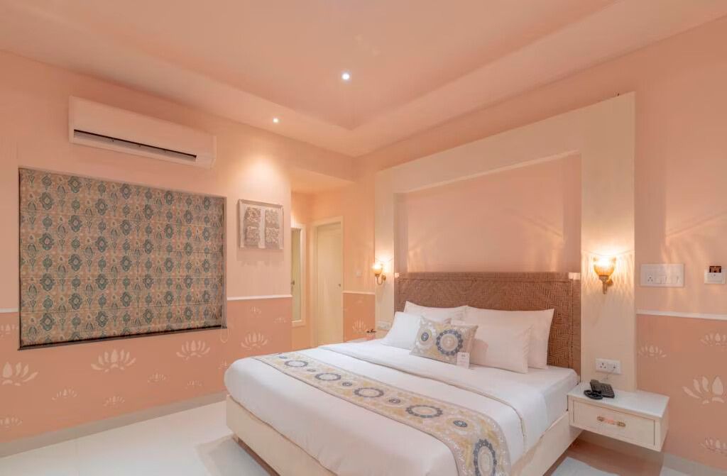 Jaipur Bungalow Blue Pottery 1