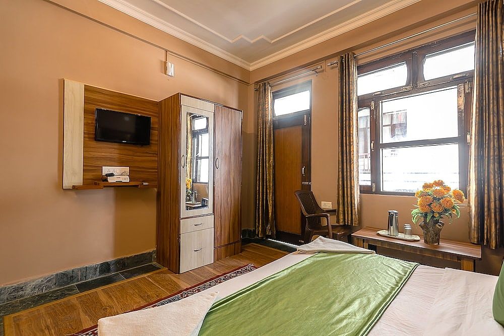 Hotel Varuni - Best Budget Hotel in Mcleodganj Economy Room ( No View ) 6