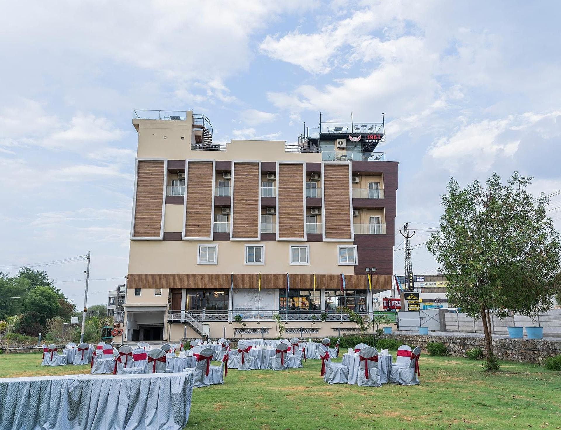 Shared lounge/TV area
