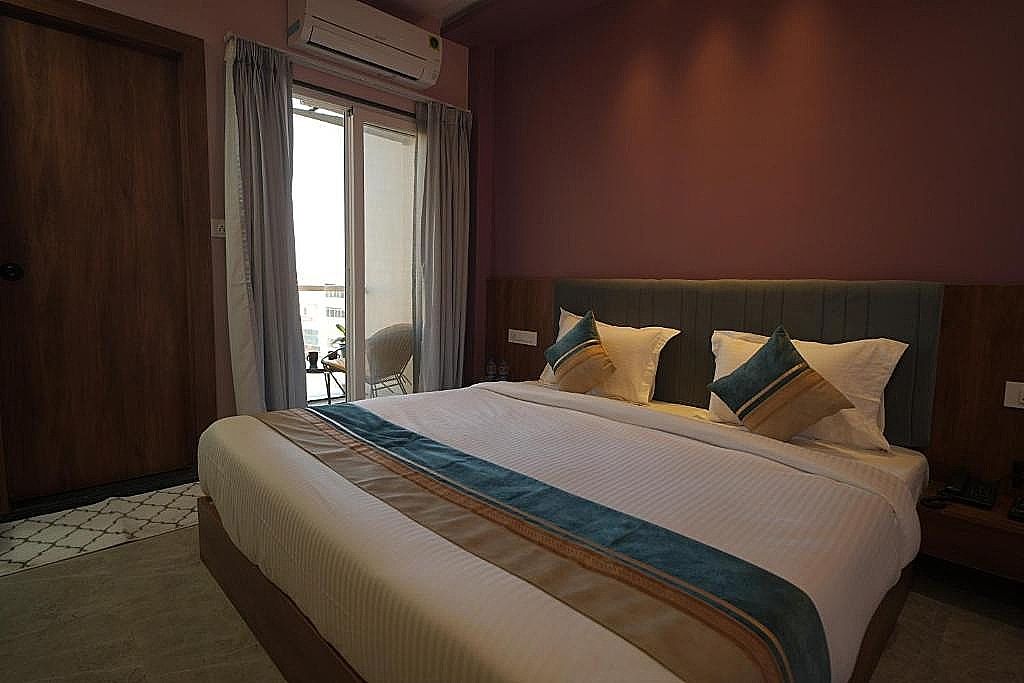 D' Fortune Park Hotel Executive Room with Balcony 2