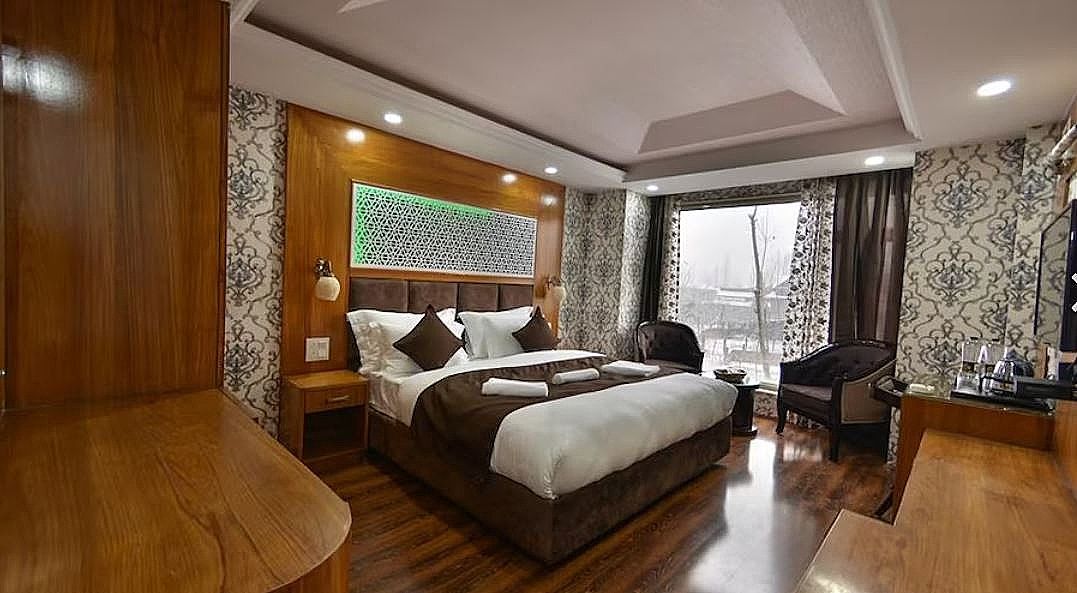 Hotel The Montreal Nearby Dal Lake Deluxe Room (Non AC)-Book for 2 Night Free Airport pick-up 2