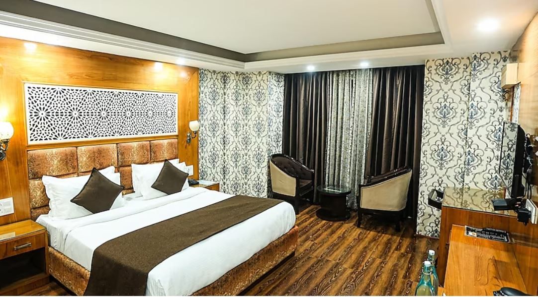 Hotel The Montreal Nearby Dal Lake Deluxe Room (Non AC)-Book for 2 Night Free Airport pick-up 3