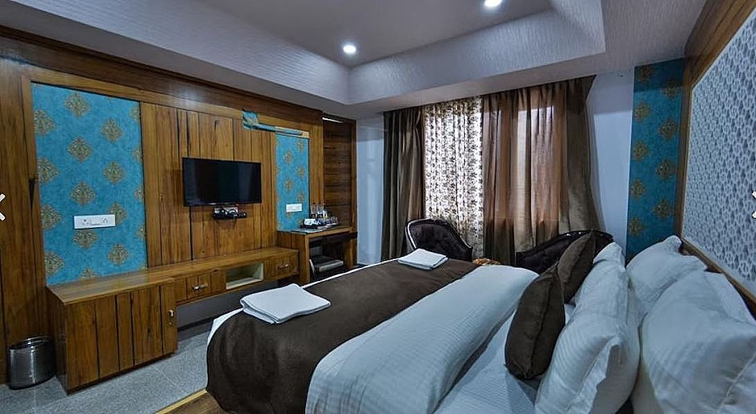 Hotel The Montreal Nearby Dal Lake Deluxe Room (Non AC)-Book for 2 Night Free Airport pick-up