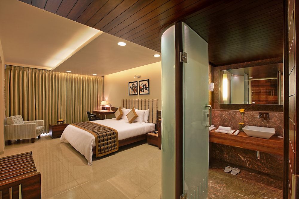 Bizz The Hotel Business Room King Bed 2