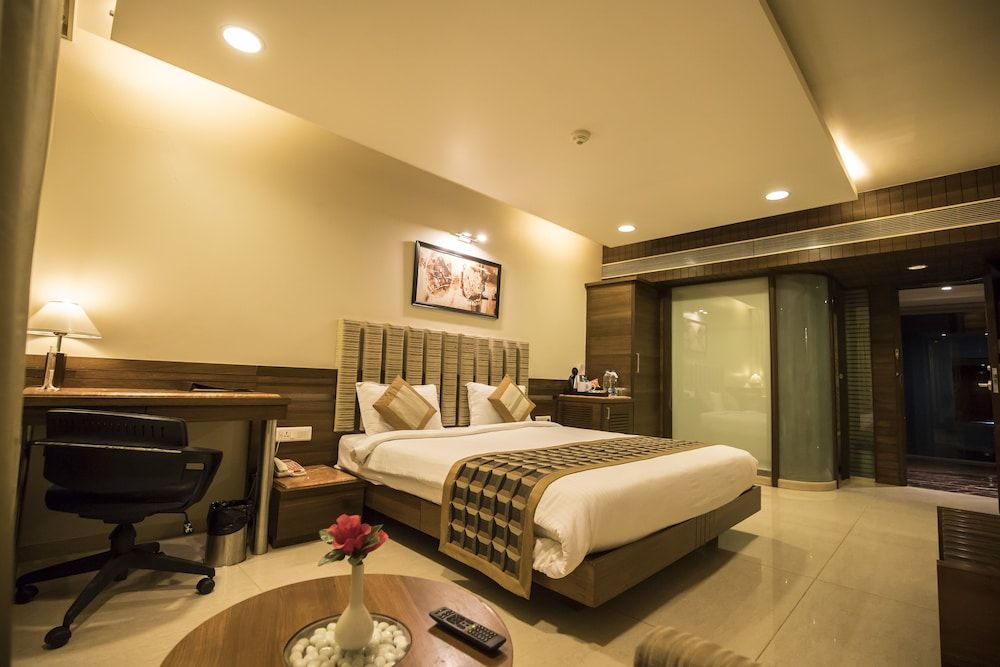 Bizz The Hotel Business Room King Bed 14