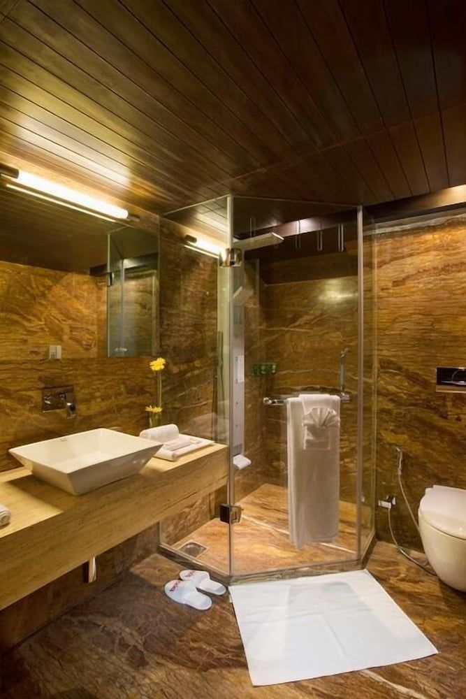 Bizz The Hotel Business Room King Bed 16