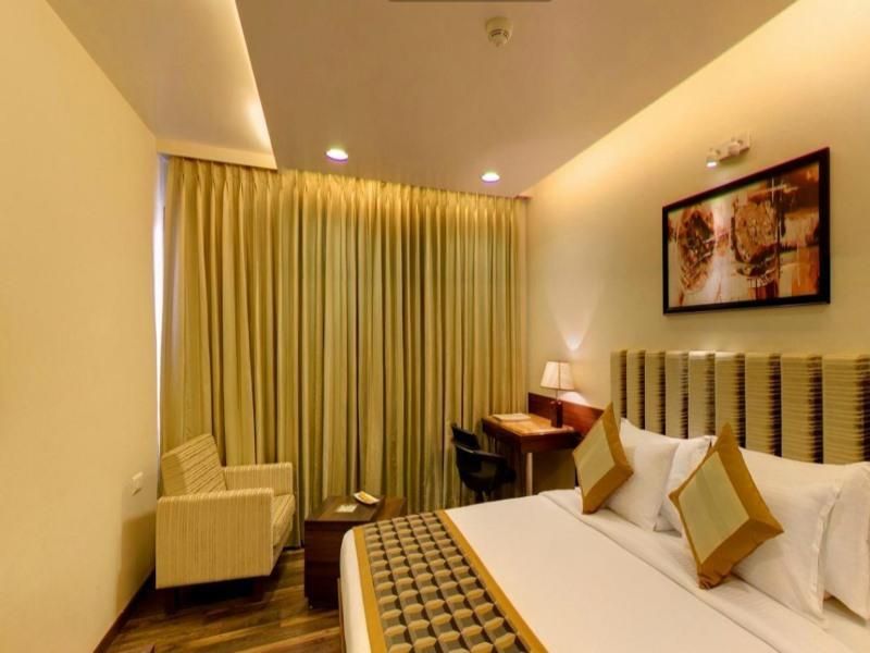Bizz The Hotel Business Room King Bed 11