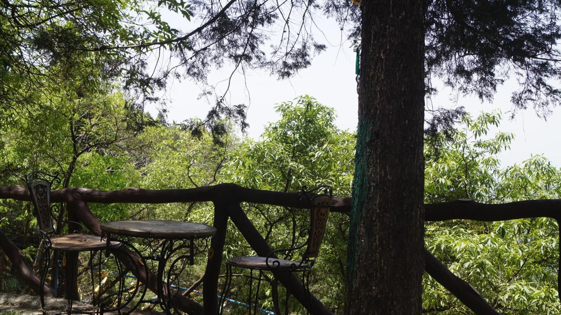 Meru Pahaad Resort
