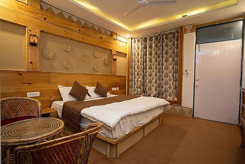 Meru Pahaad Resort