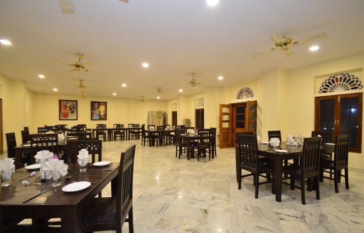 Food & Dining