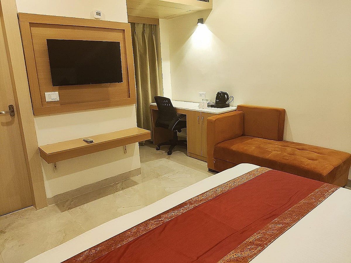 Hotel Xenia Deluxe Room 3