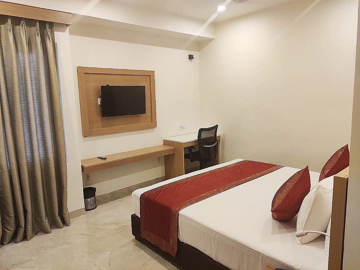 Hotel Xenia Deluxe Room 7