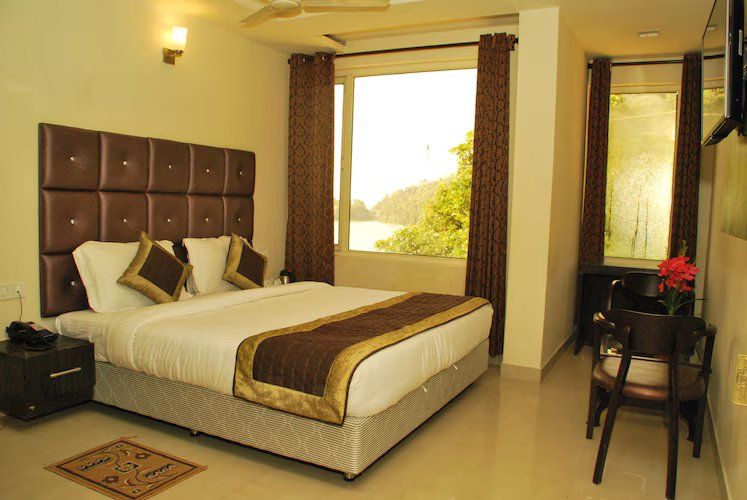 Premier Room ( Lake View )