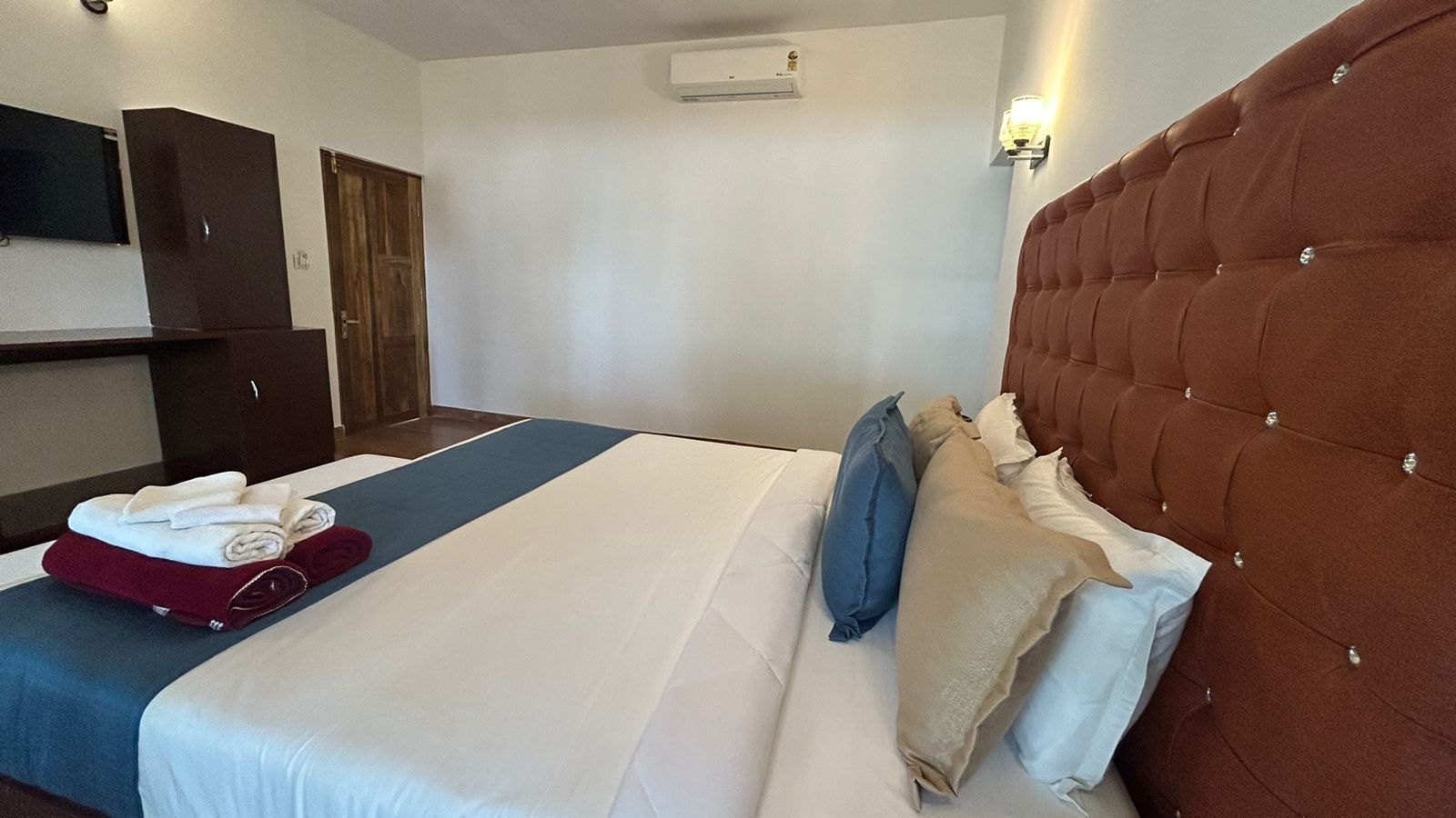 Honeymoon Suite
