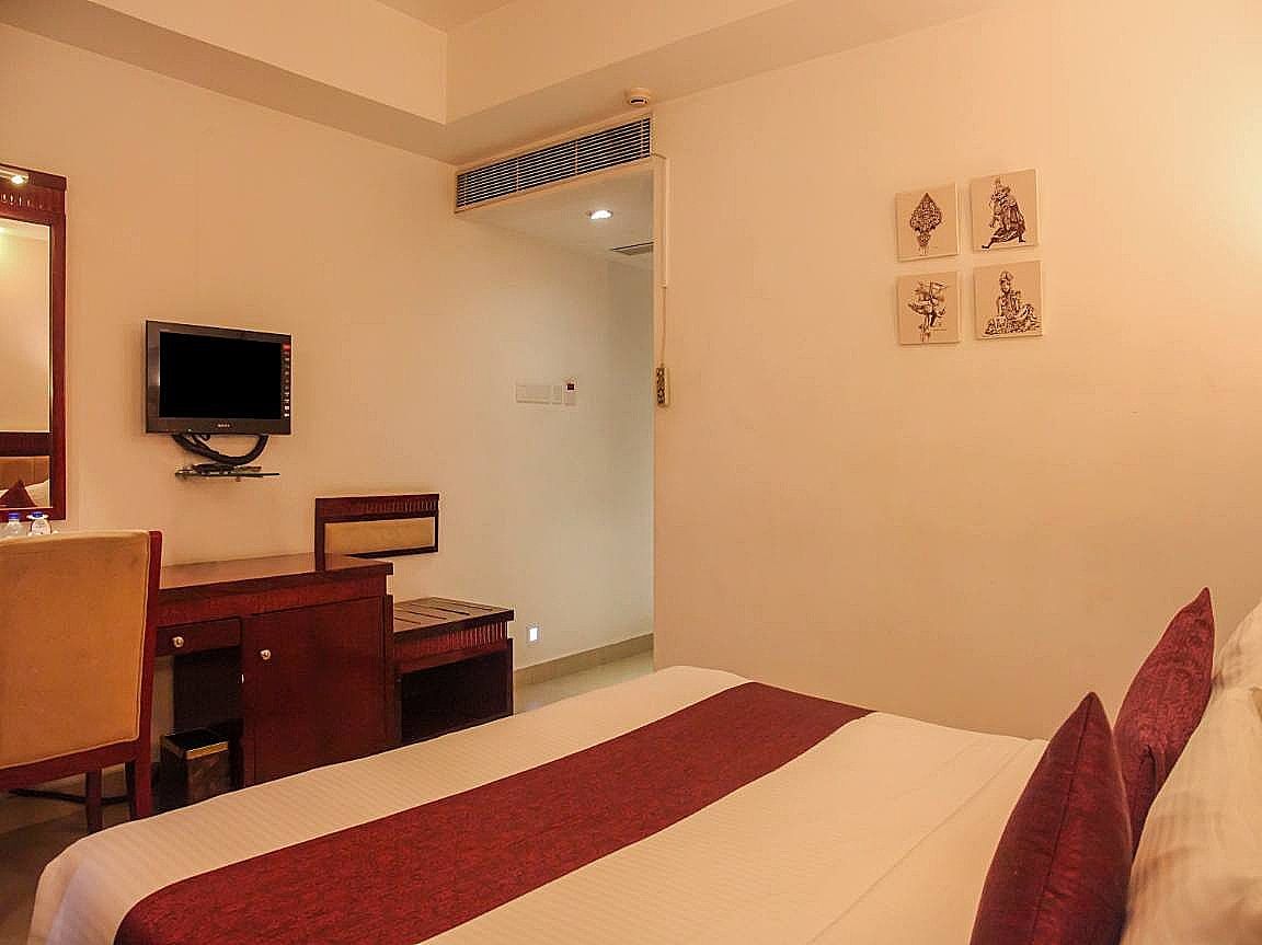 NM Royale County Executive Room AC 27