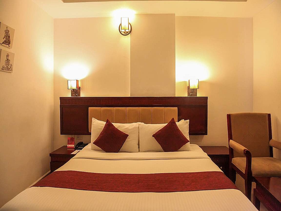 NM Royale County Executive Room AC 10