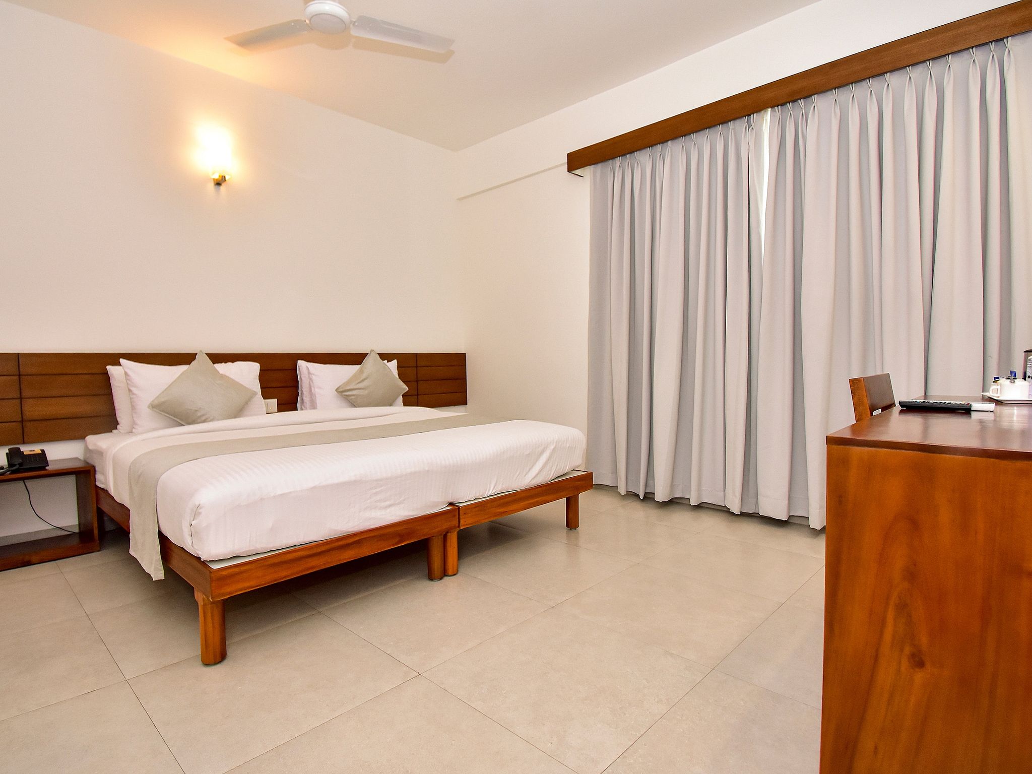 Niko Hotels Deluxe Room 7