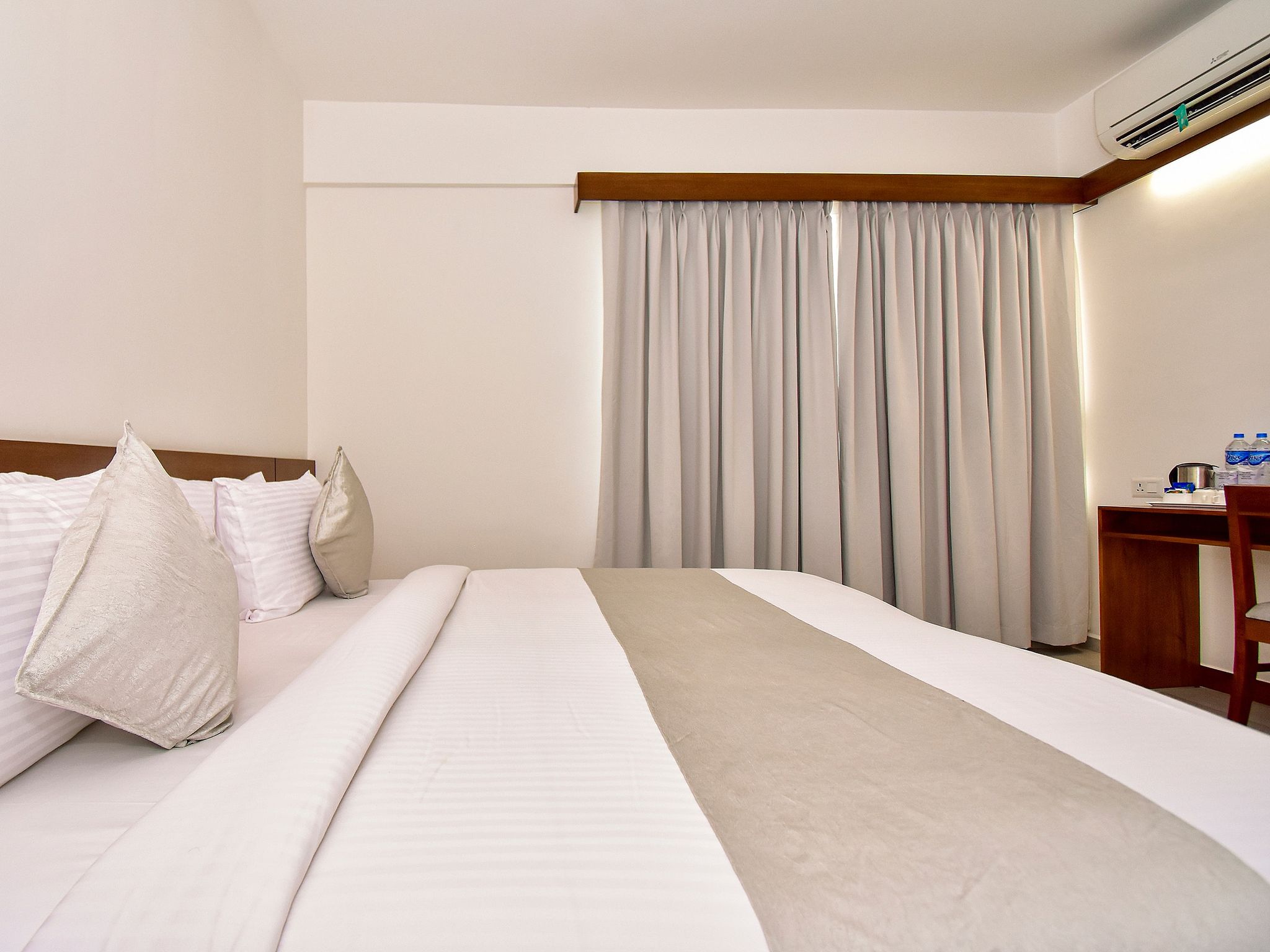 Niko Hotels Deluxe Room