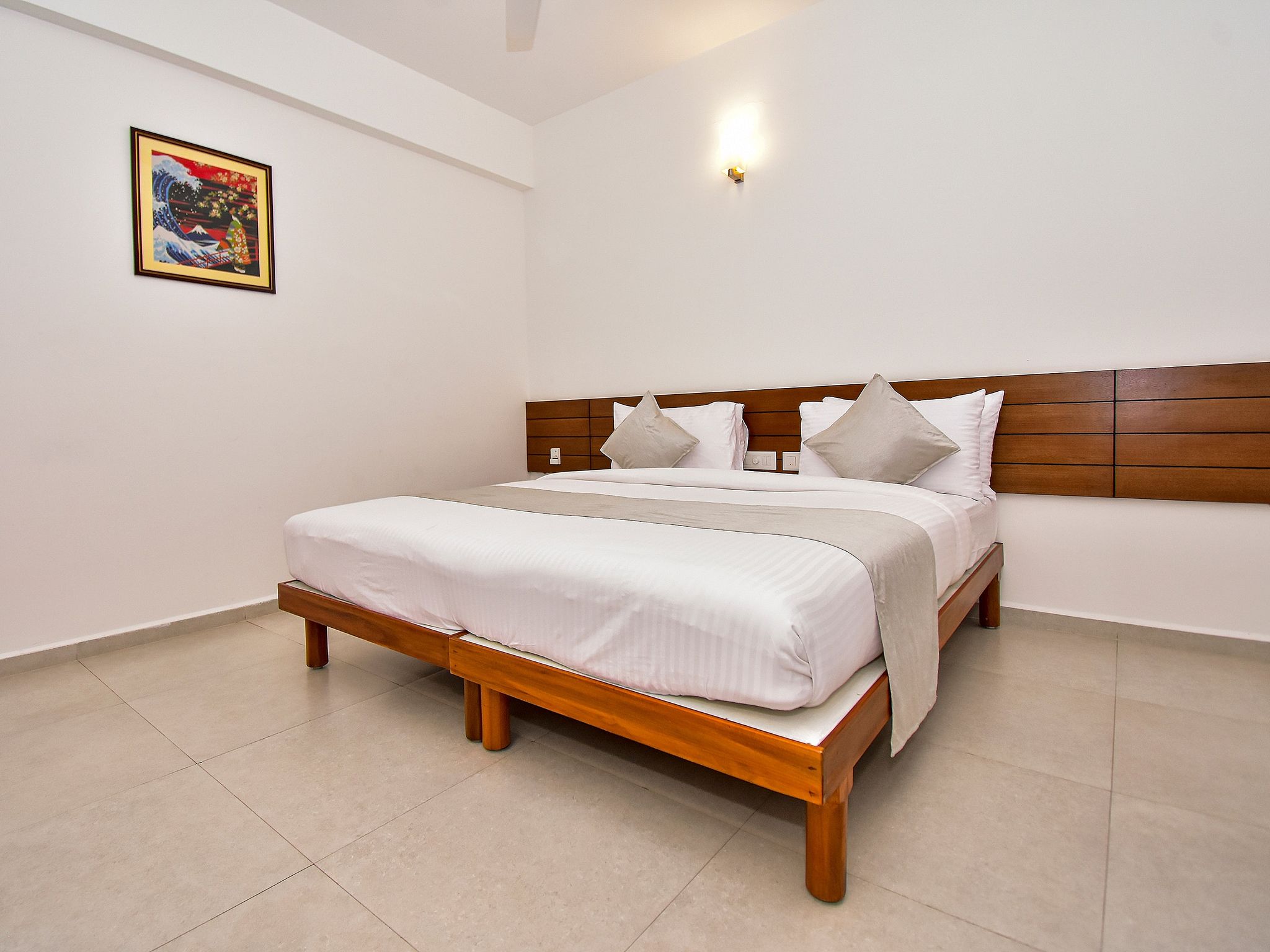 Niko Hotels Deluxe Room 2
