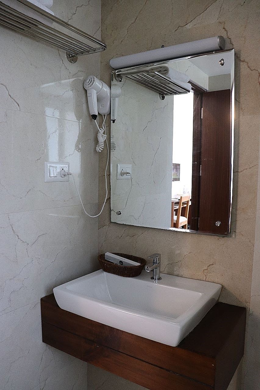 Niko Hotels Deluxe Room 15