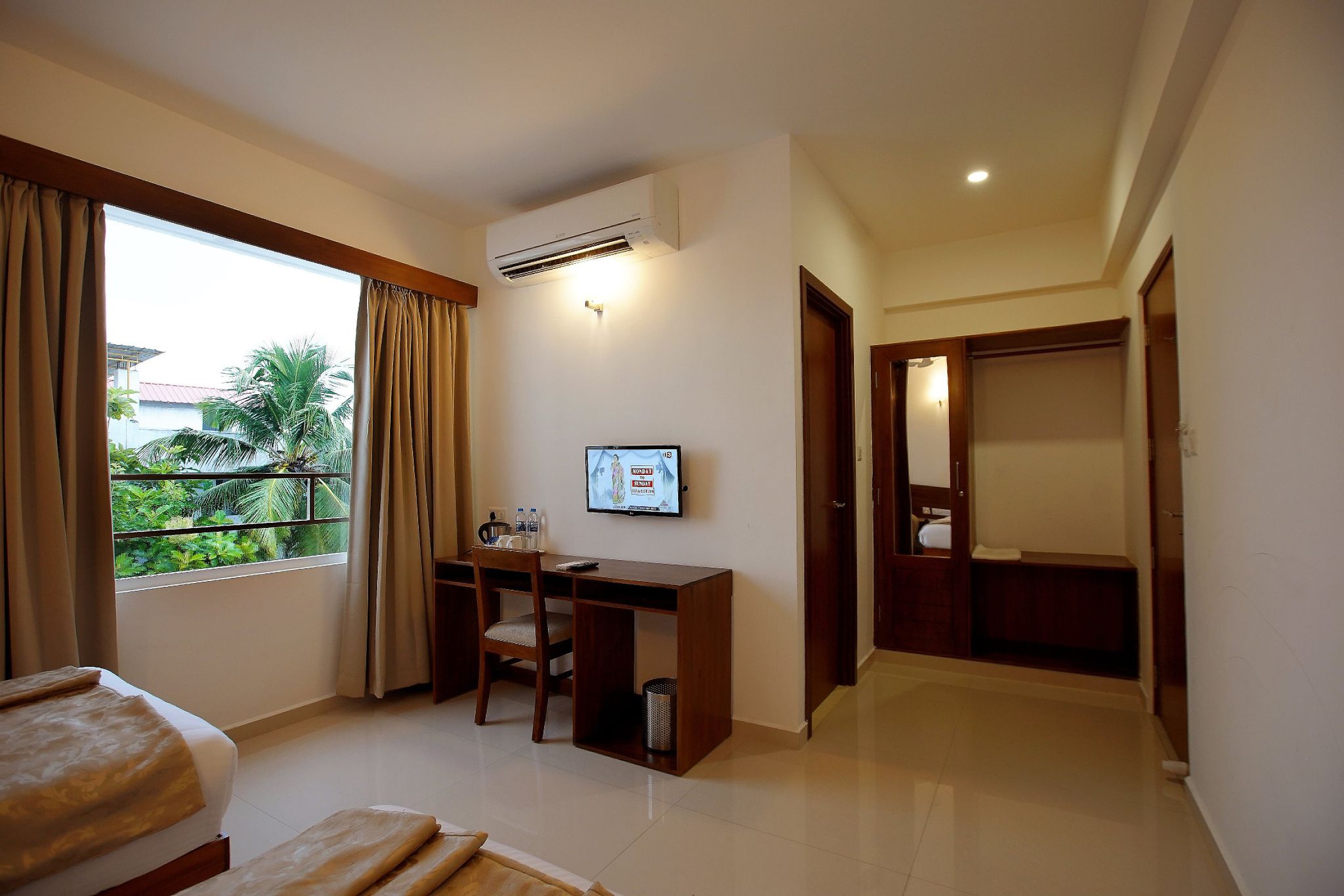 Niko Hotels Deluxe Room 19
