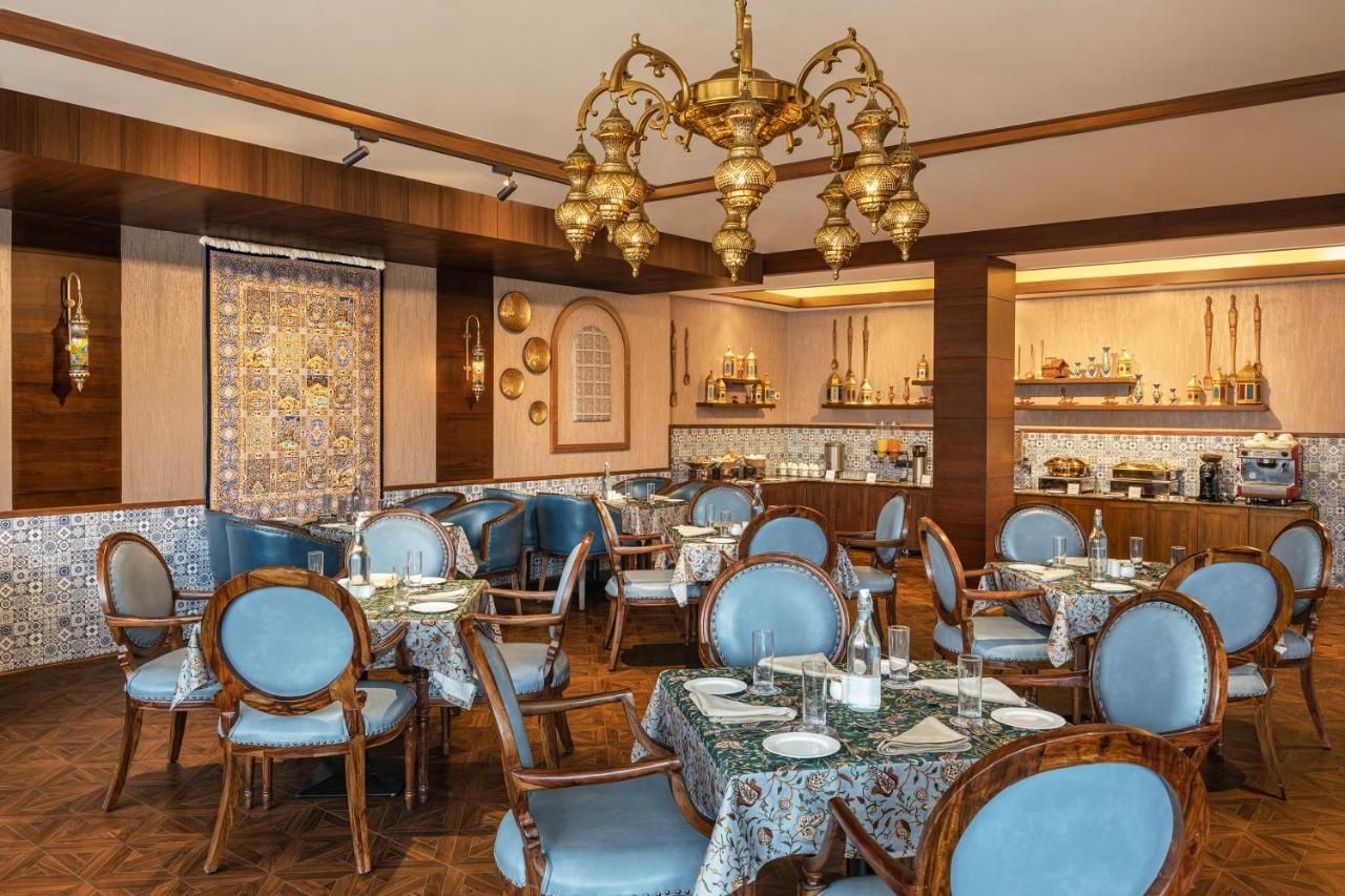 Food & Dining