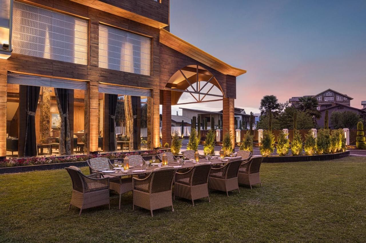 Food & Dining
