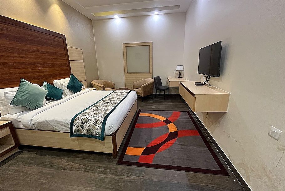 undefined Green Palms Hotel 5