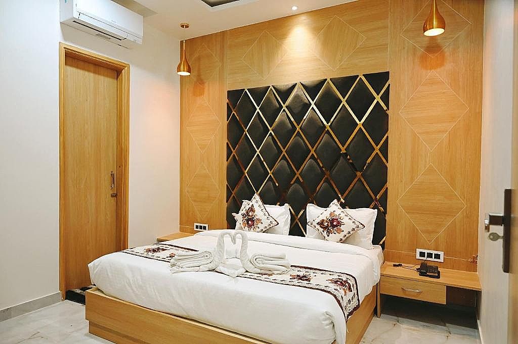 Hotel The Posh by Delight Stay(walkable from Golden Temple) Deluxe Room 5