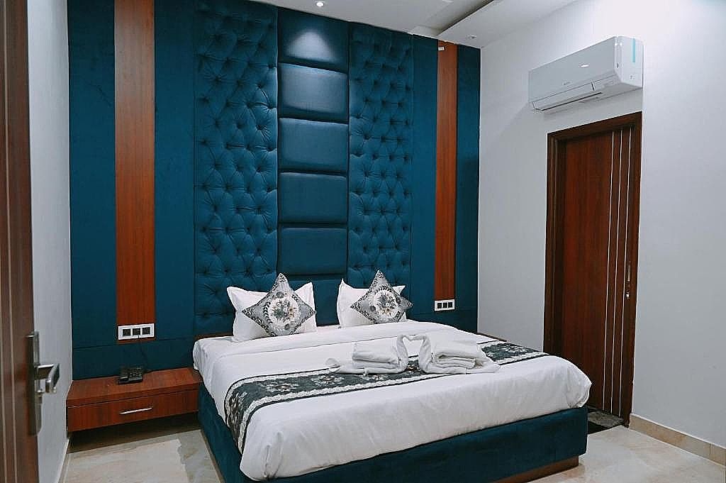 Hotel The Posh by Delight Stay(walkable from Golden Temple) Deluxe Room 4