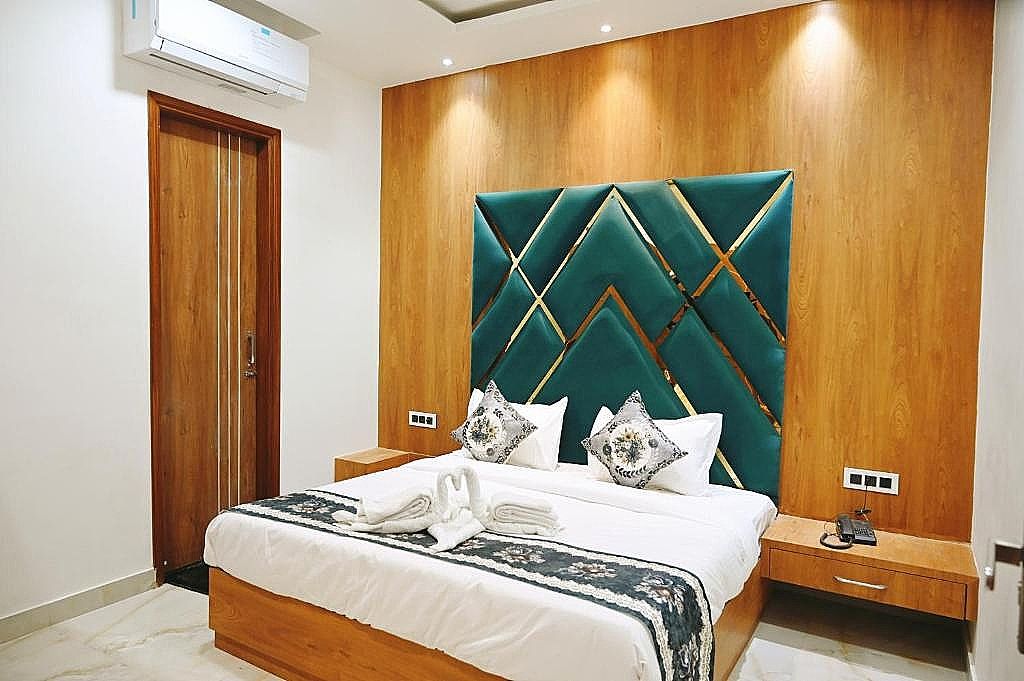 Hotel The Posh by Delight Stay(walkable from Golden Temple) Deluxe Room 2