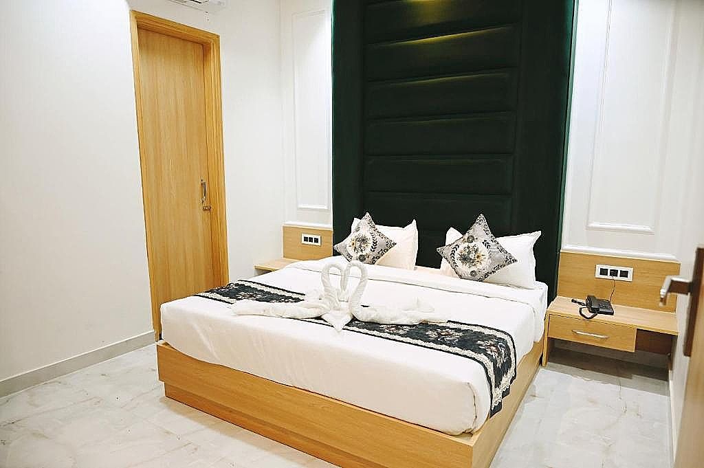 Hotel The Posh by Delight Stay(walkable from Golden Temple) Deluxe Room 3