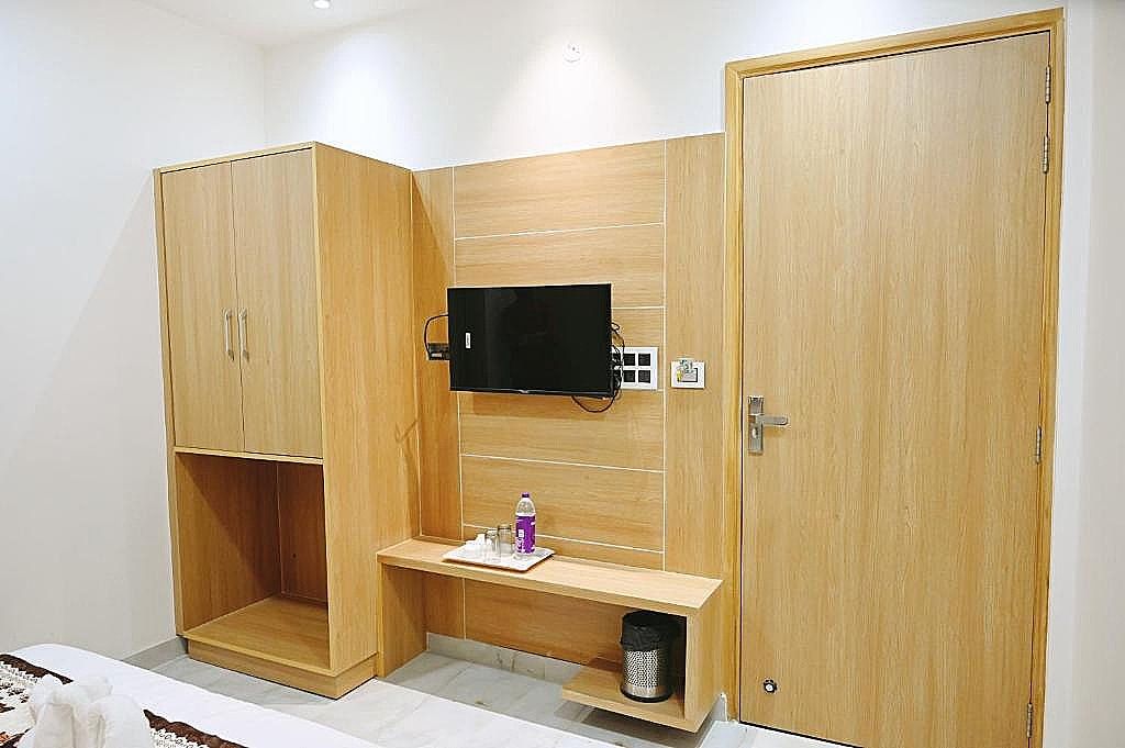 Hotel The Posh by Delight Stay(walkable from Golden Temple) Deluxe Room 6