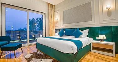 Greenwood villa  Deluxe Room with Balcony  3