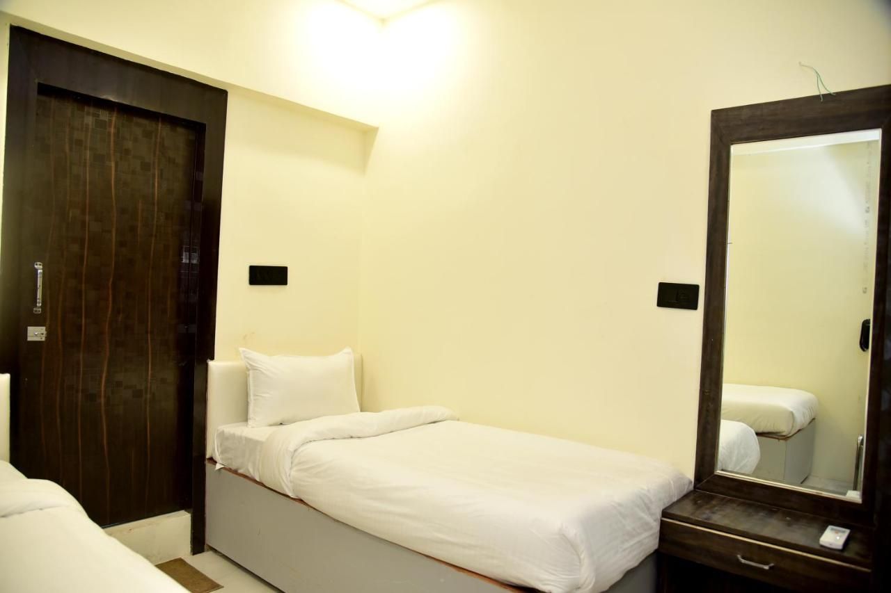 undefined Hotel Gold Inn 5