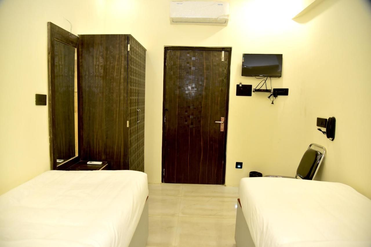 Hotel Gold Inn Deluxe Double Room 3