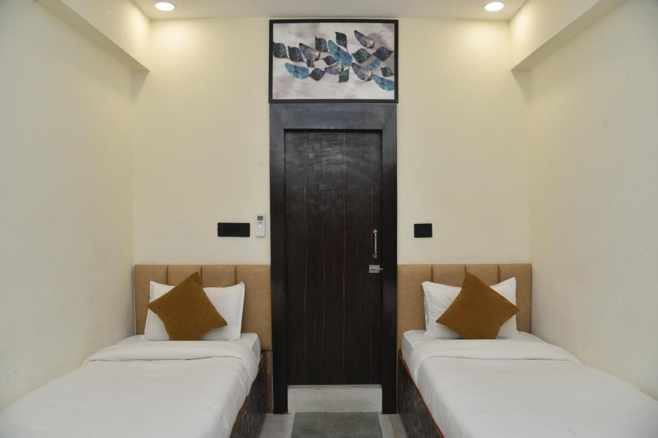 Hotel Gold Inn Deluxe Double Room 2