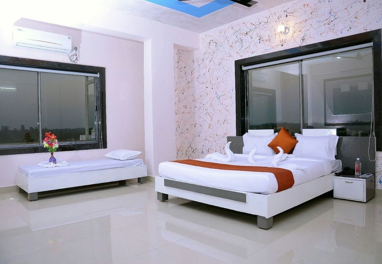The Sky Imperial Welcome, Somnath Deluxe Room 4