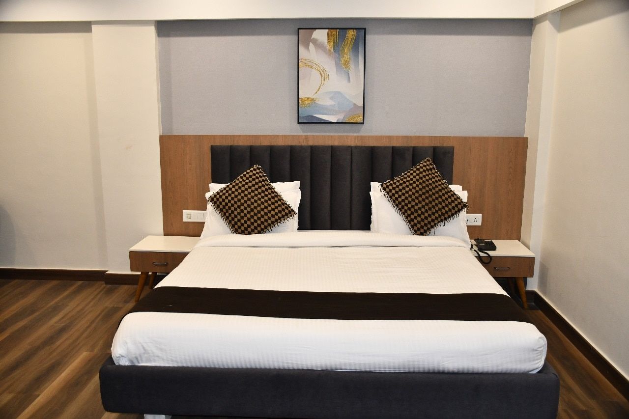 The Sky Imperial Welcome, Somnath Deluxe Room 13