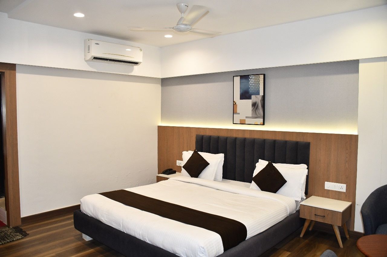 The Sky Imperial Welcome, Somnath Deluxe Room 11