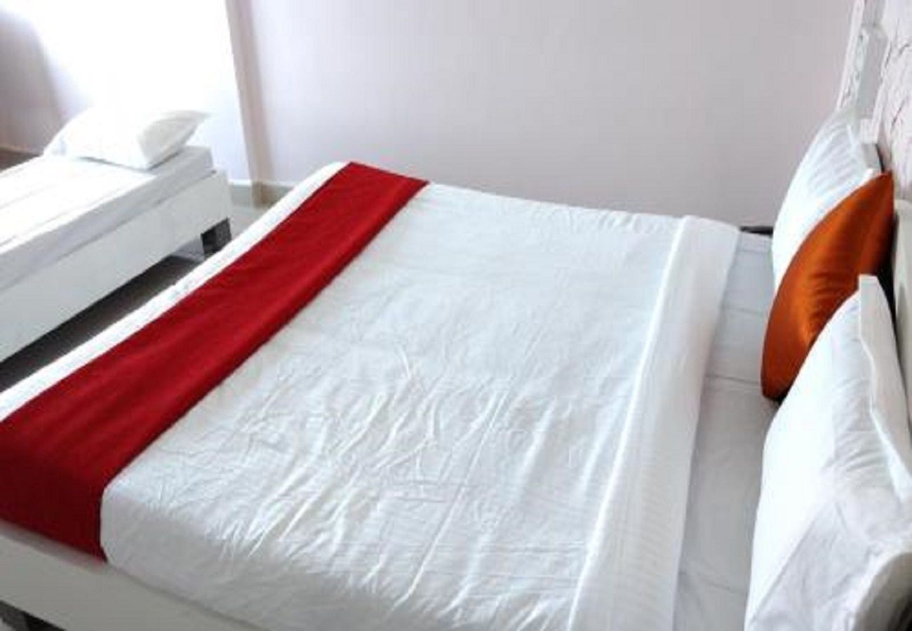 The Sky Imperial Welcome, Somnath Deluxe Room 3