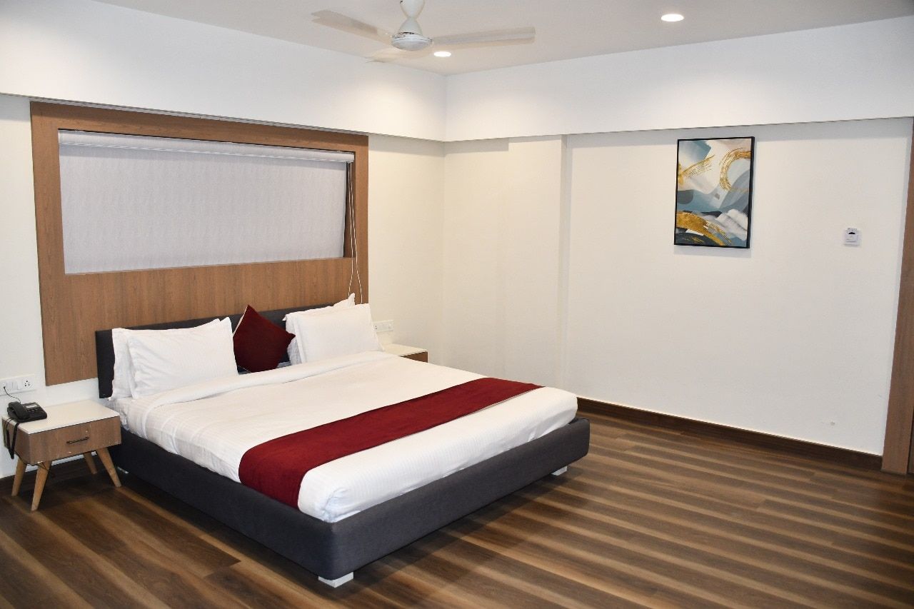 The Sky Imperial Welcome, Somnath Deluxe Room 9