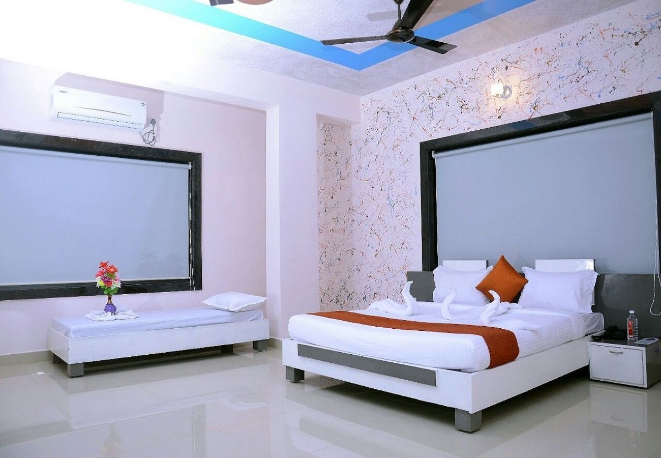 The Sky Imperial Welcome, Somnath Deluxe Room 2