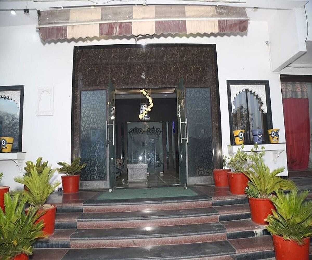 undefined Hotel White Tulip 7